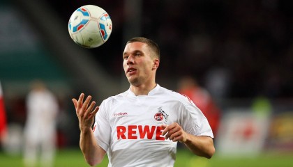 开云综合服务-“湖人队逆转险胜，詹姆斯再现高光时刻”，詹姆斯湖人出场视频2020