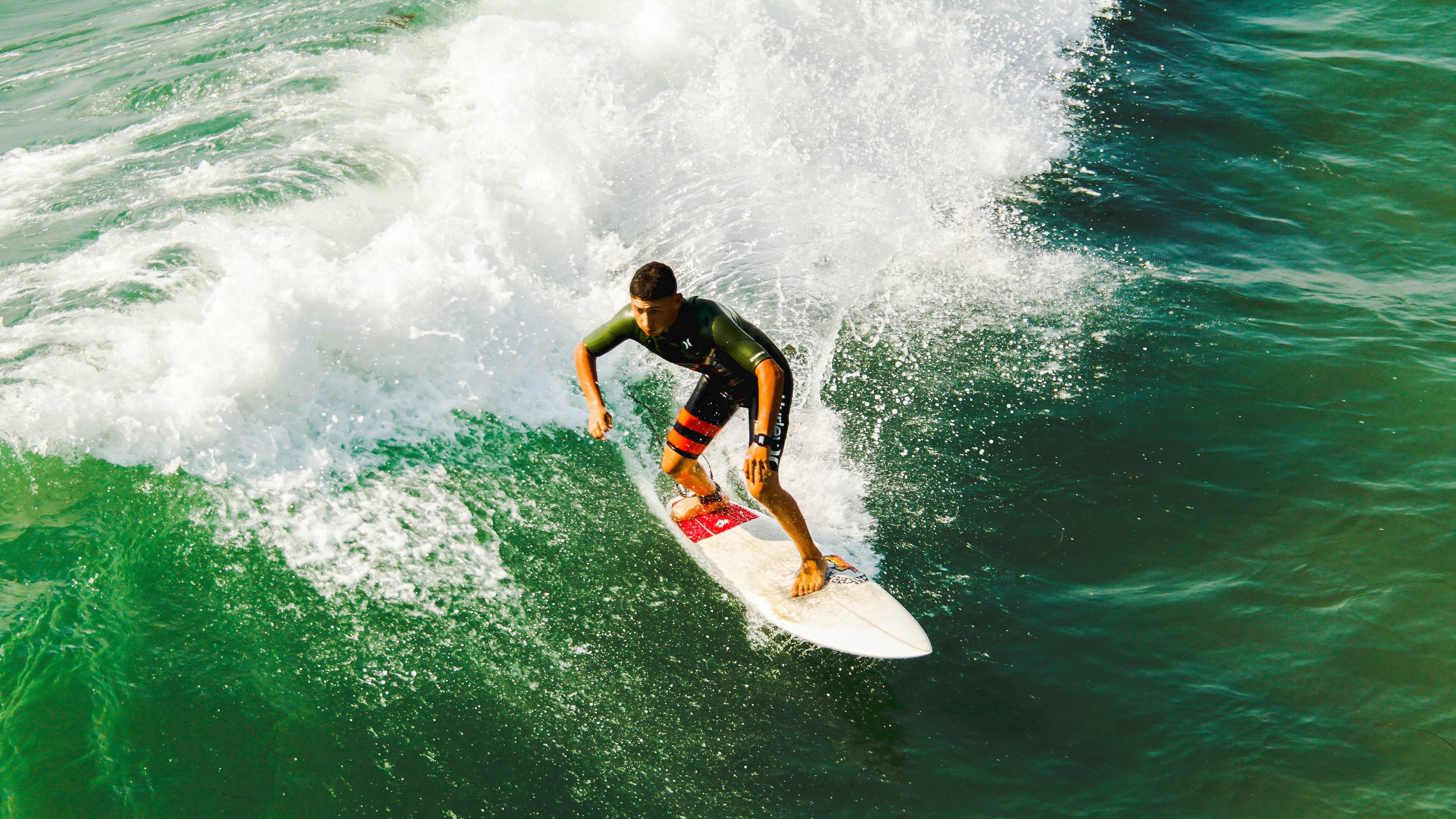 _现场直击：比赛中的惊险瞬间集锦_，比赛中的突发事件以及应对措施