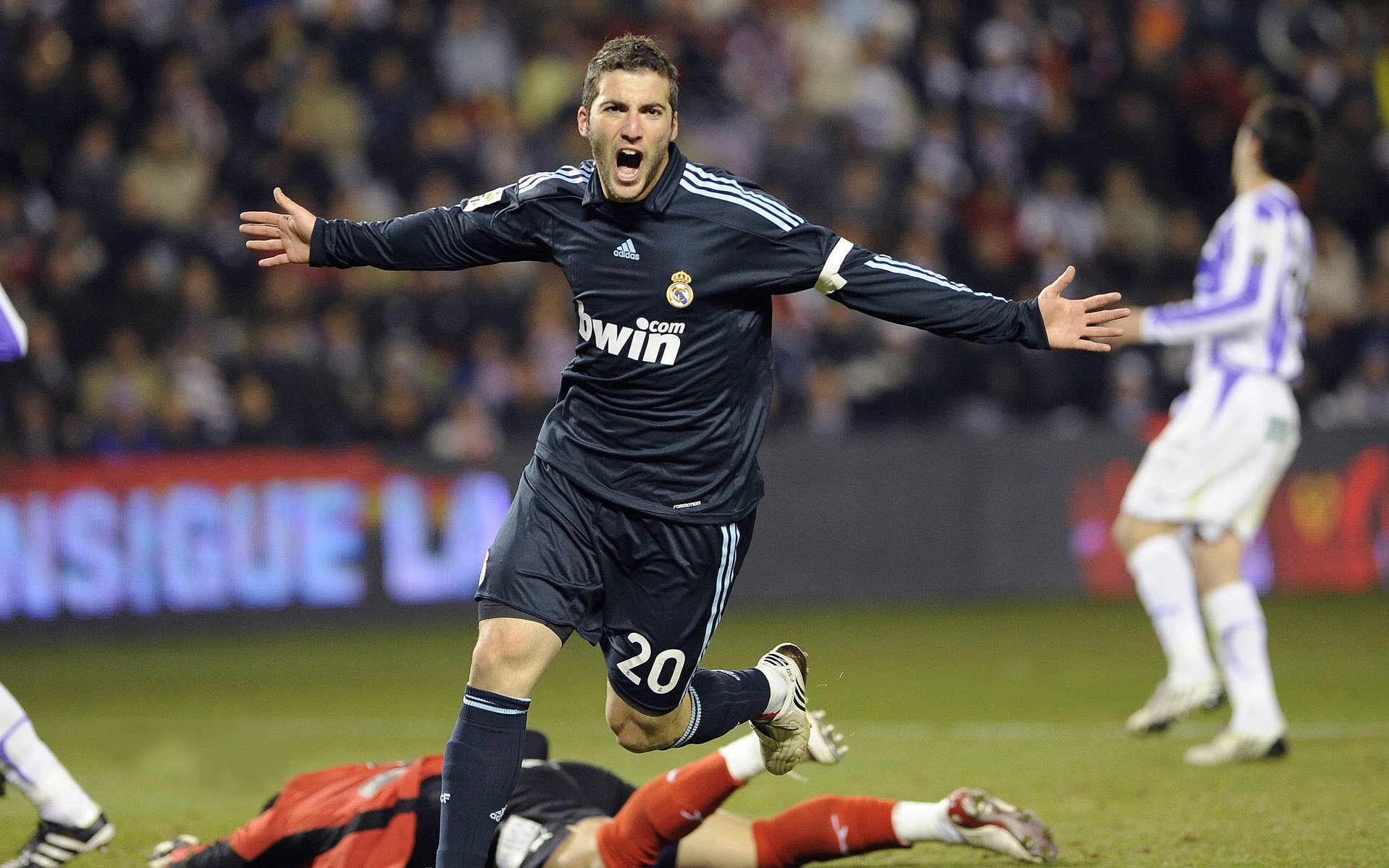 _球星慈善赛：比赛中传递善意与希望_，明星慈善球赛